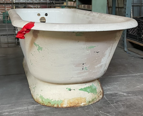 Pedestal Bathtub