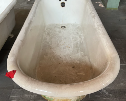 Pedestal Bathtub